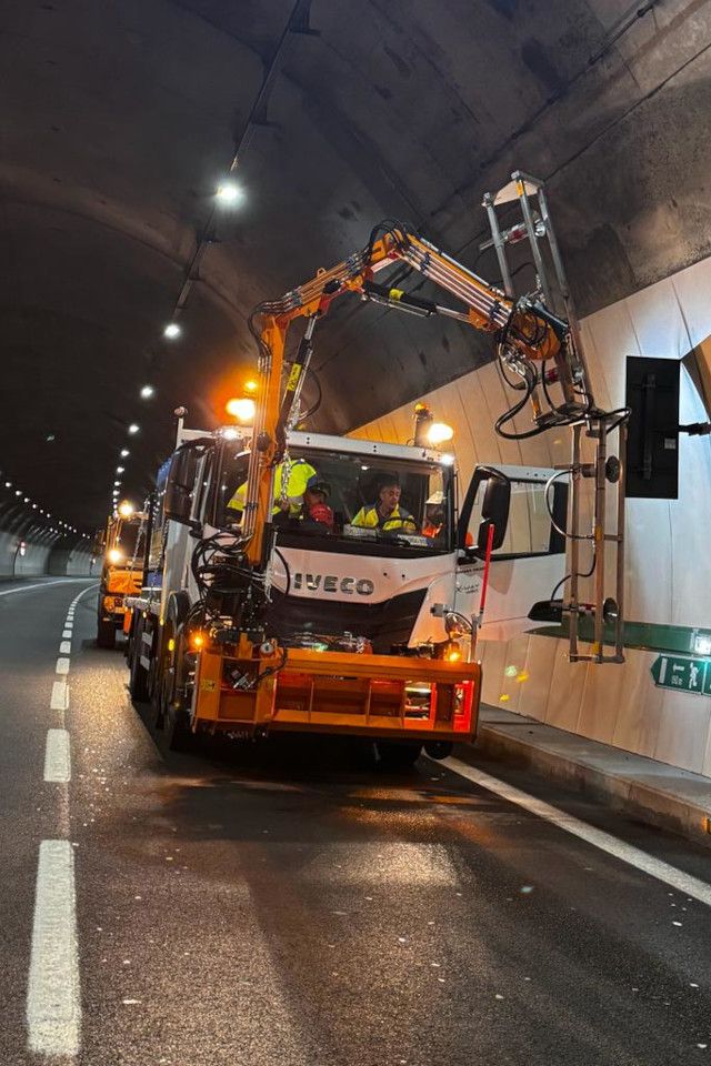 Braccio per lavaggio di gallerie stradali BLT 8000