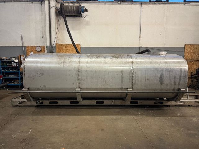 Progettazione e produzione cisterne per trasporto acqua e lavastrade su misura