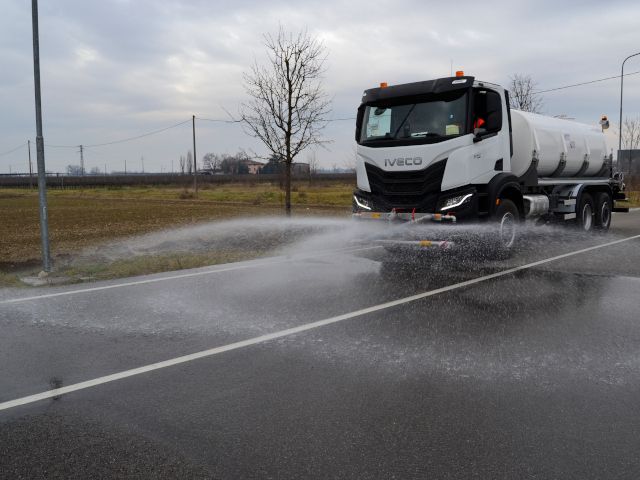 Moduli idrici polivalenti e attrezzature per il lavaggio delle strade