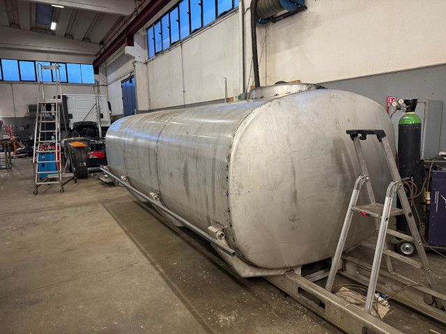 Progettazione e produzione cisterne per trasporto acqua e lavastrade su misura