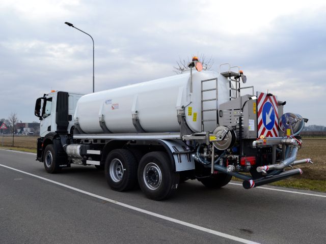 Moduli idrici polivalenti e attrezzature per il lavaggio delle strade