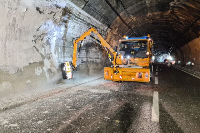 Braccio per lavaggio di gallerie stradali BLT 8000