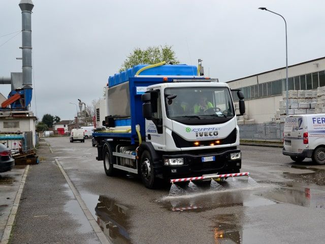 Moduli idrici polivalenti e attrezzature per il lavaggio delle strade