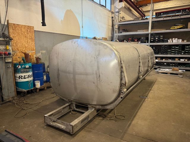 Progettazione e produzione cisterne per trasporto acqua e lavastrade su misura