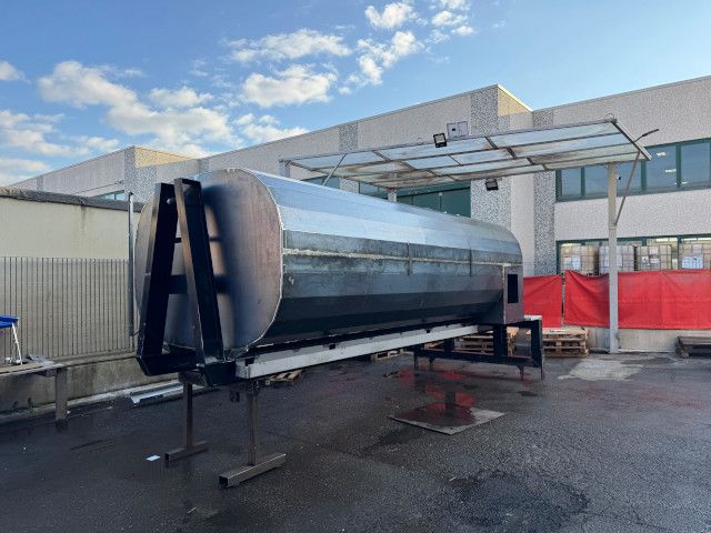 Progettazione e produzione cisterne per trasporto acqua e lavastrade su misura