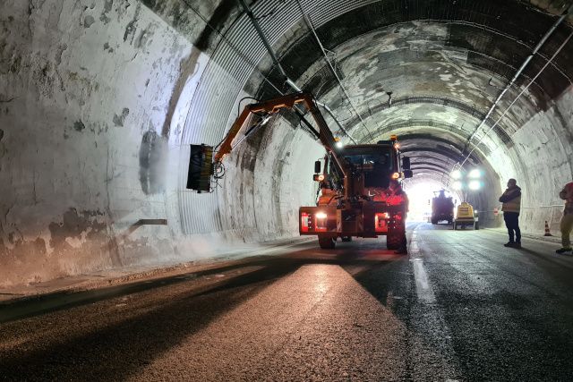 Braccio per lavaggio di gallerie stradali BLT 8000