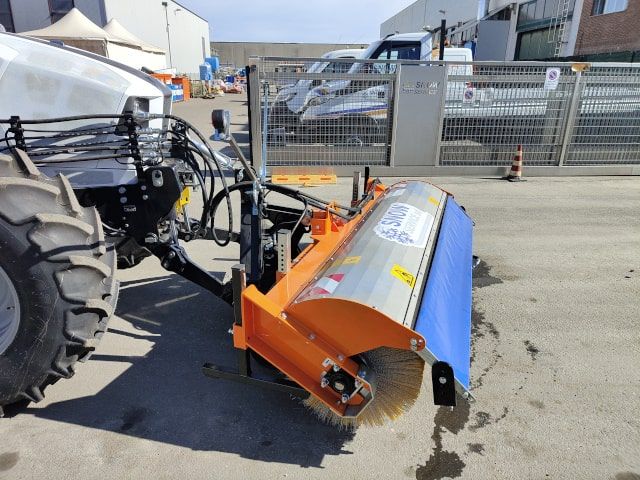Spazzatrice a rullo per autocarri SWC