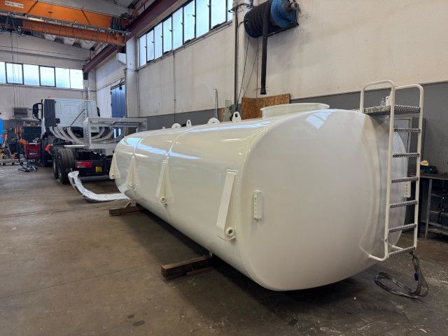 Progettazione e produzione cisterne per trasporto acqua e lavastrade su misura