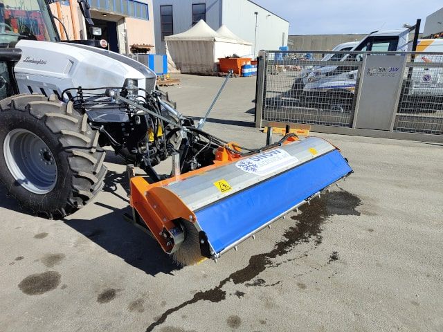 Spazzatrice a rullo per autocarri SWC