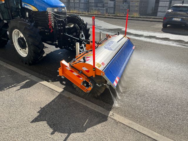 Spazzatrice a rullo per autocarri SWC