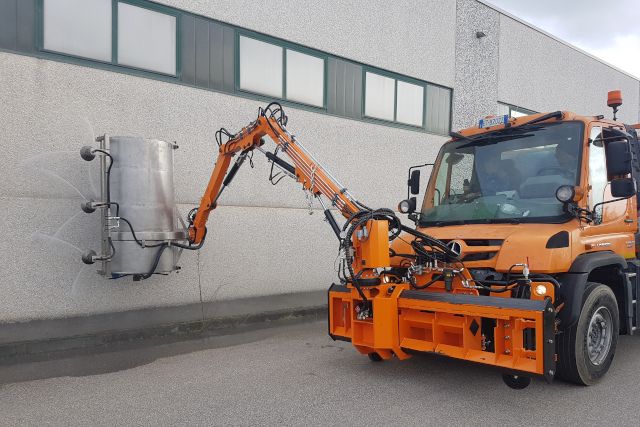 Braccio per lavaggio di gallerie stradali BLT 8000