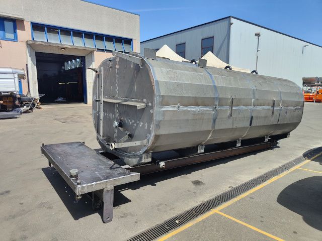 Progettazione e produzione cisterne per trasporto acqua e lavastrade su misura