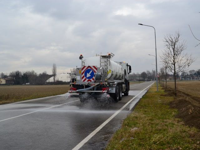 Moduli idrici polivalenti e attrezzature per il lavaggio delle strade