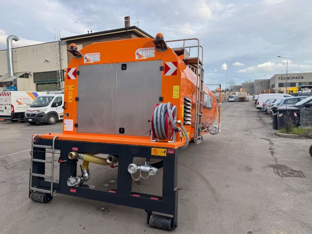 Moduli idrici polivalenti e attrezzature per il lavaggio delle strade