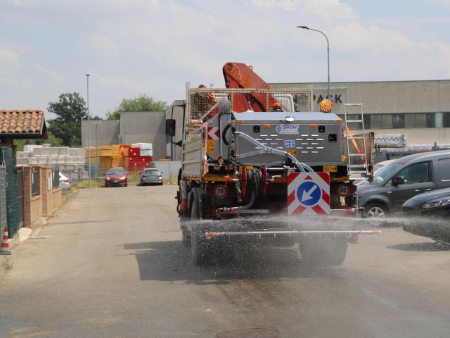 Moduli idrici polivalenti e attrezzature per il lavaggio delle strade