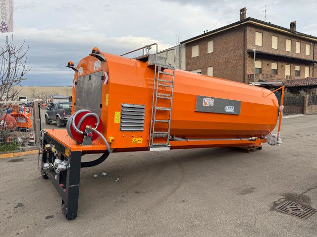 Moduli idrici polivalenti e attrezzature per il lavaggio delle strade