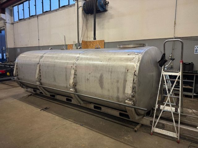 Progettazione e produzione cisterne per trasporto acqua e lavastrade su misura