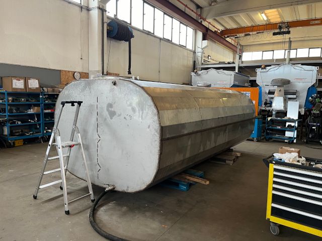 Progettazione e produzione cisterne per trasporto acqua e lavastrade su misura