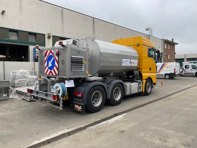 Moduli idrici polivalenti e attrezzature per il lavaggio delle strade