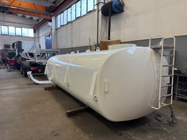 Progettazione e produzione cisterne per trasporto acqua e lavastrade su misura