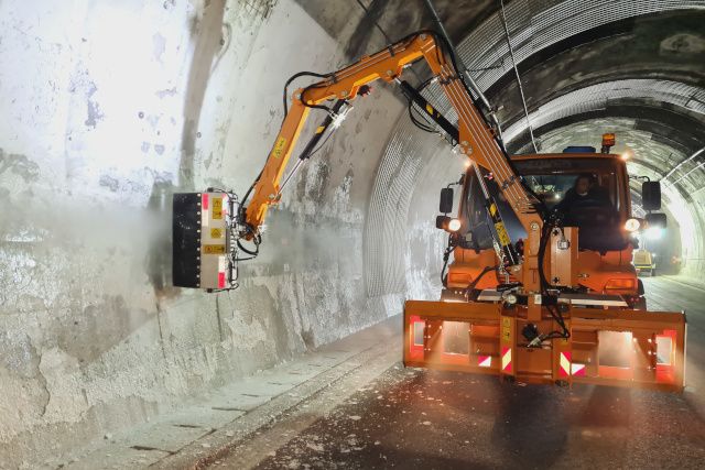 Braccio per lavaggio di gallerie stradali BLT 8000