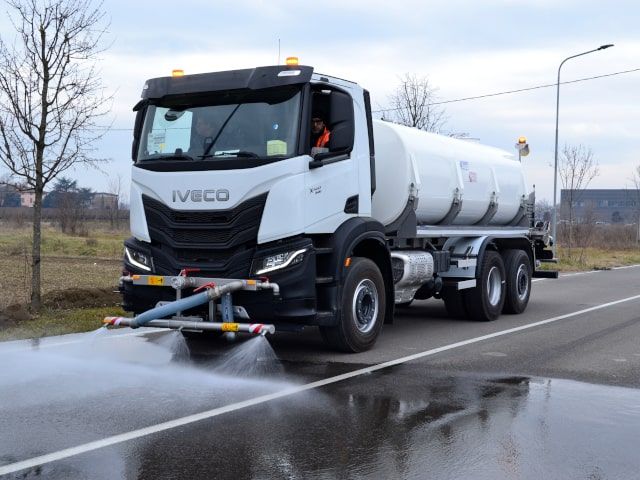 Moduli idrici polivalenti e attrezzature per il lavaggio delle strade