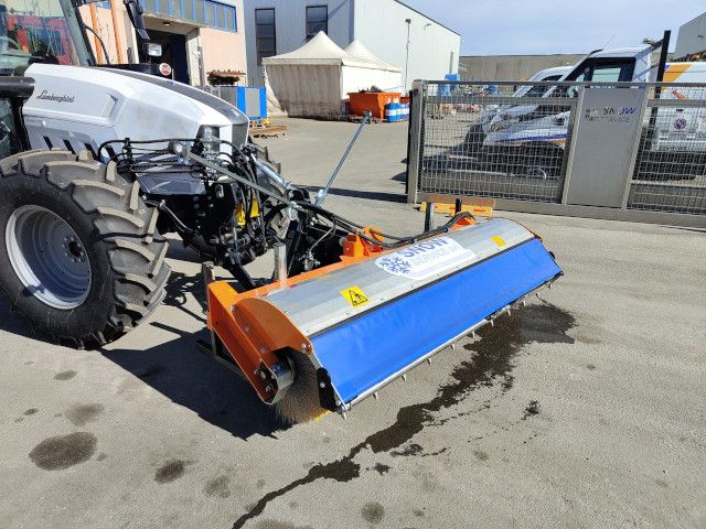 Spazzatrice a rullo per autocarri SWC