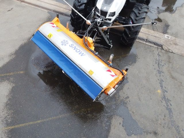 Spazzatrice a rullo per autocarri SWC