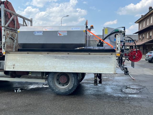 Moduli idrici polivalenti e attrezzature per il lavaggio delle strade